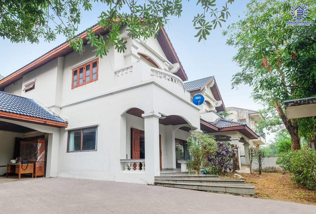 บ านเด ยวม อสอง ท ด นใหญ 207 ตร ว ม กฤษดานคร20 ต ดถนนบรมราชชนน ฟ งก ช น 5 ห องนอน 4 ห องน ำ จอดรถได 6 ค น พร อมเฟอร ฯบ วท อ นท งหล ง บนทำเลเด